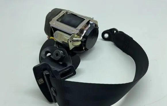Land Rover Discovery 5 Front seatbelt HY32611B68AC 632743100