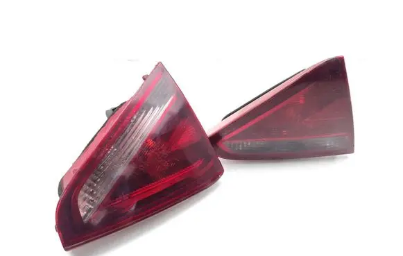 Tailgate rear/tail lights