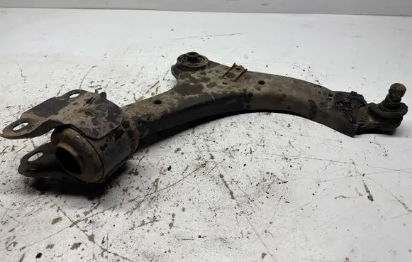 Volvo XC70 Front lower control arm/wishbone 
