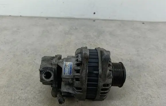 KIA Sorento Generator/alternator 373004A112