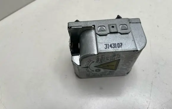 BMW 5 E60 E61 Headlight ballast module Xenon 021661
