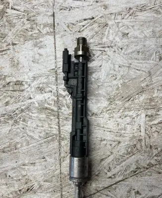BMW X5 F15 Fuel injector 13647639994