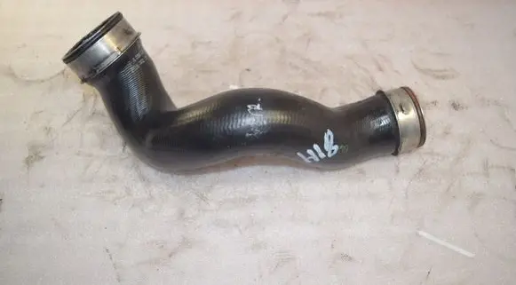 Mercedes-Benz C W203 Intercooler hose/pipe A2035280582