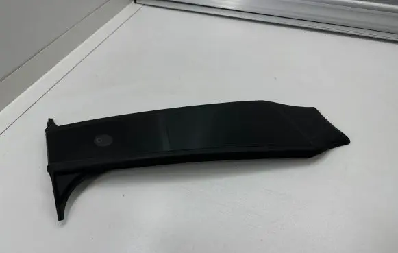 Tesla Model Y (B) Pillar trim (exterior) 151625500E 201210418 ED322319006511