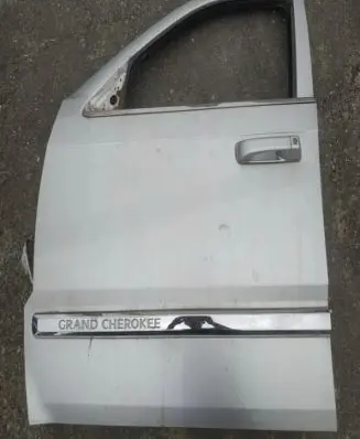 Jeep Grand Cherokee (WK) Front door pilkos