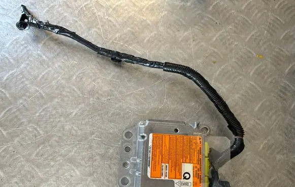 Nissan Juke I F15 Airbag control unit/module 988201KC0A