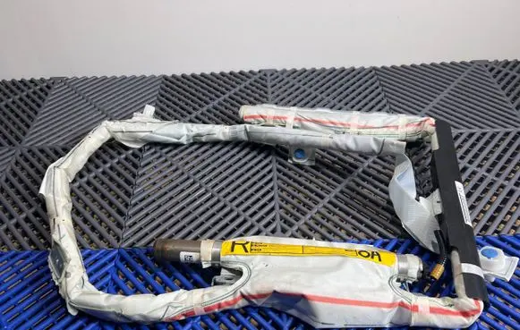 Lexus CT 200H Roof airbag 681139