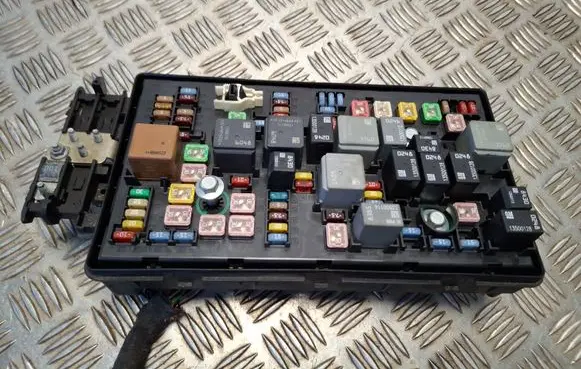Opel Insignia A Fuse box set 13275878