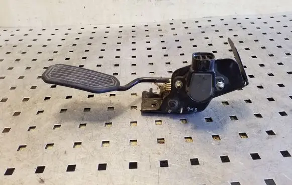 Toyota Corolla Verso AR10 Accelerator throttle pedal 8928152011 1983003031