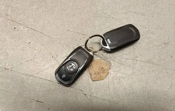 Opel Insignia B Ignition key/card 