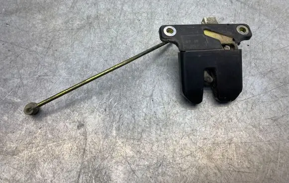 Audi A6 S6 C5 4B Tailgate/trunk/boot lock/catch/latch 827505B