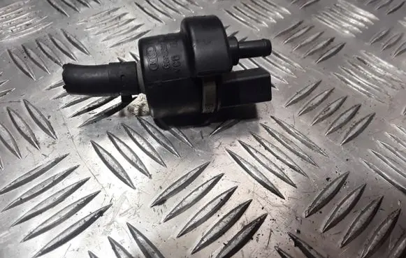 Volkswagen Golf V Vacuum valve 058133459