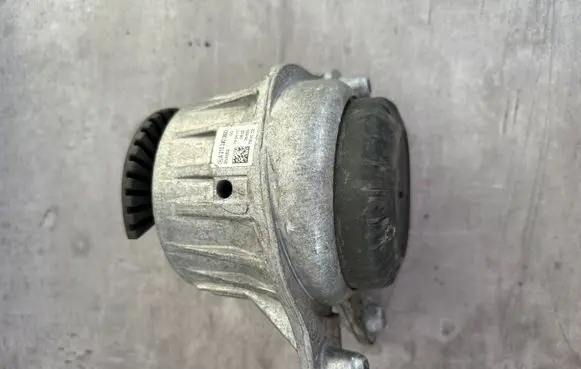 Mercedes-Benz E W213 Engine mount bracket A2132400500 ZGS002