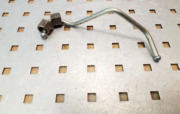 Hyundai Terracan Fuel injector supply line/pipe 