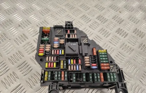 BMW 7 F01 F02 F03 F04 Fuse module 1670499
