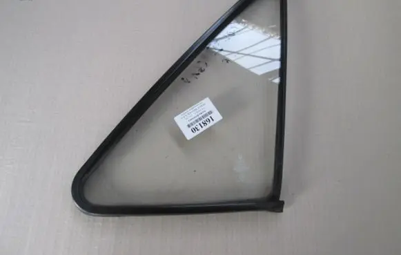Volkswagen Golf I Front door window glass four-door