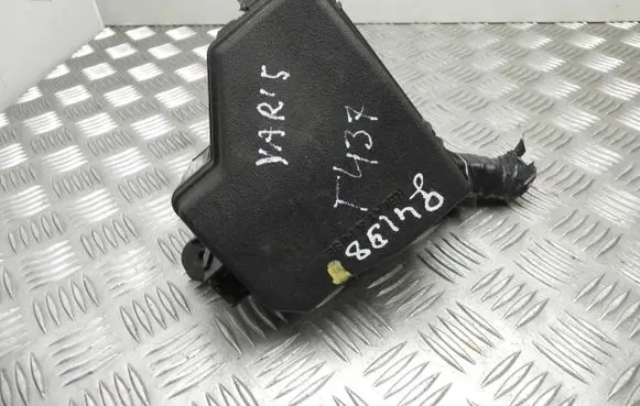 Toyota Yaris Fuse box set 826620D710 G4198