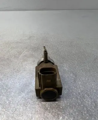 Audi A6 S6 C5 4B Turbo solenoid valve ---
