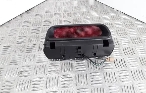 Third/center stoplight