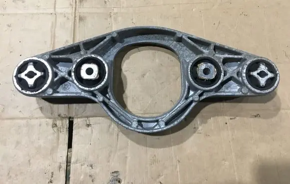 BMW M4 F82 F83 Rear differential/diff mount bracket 2284774