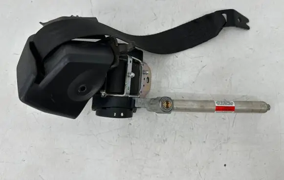 Volvo V70 Rear seatbelt 39859391