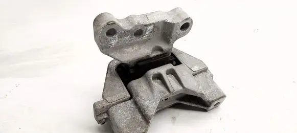 Mitsubishi Outlander Engine mount bracket 