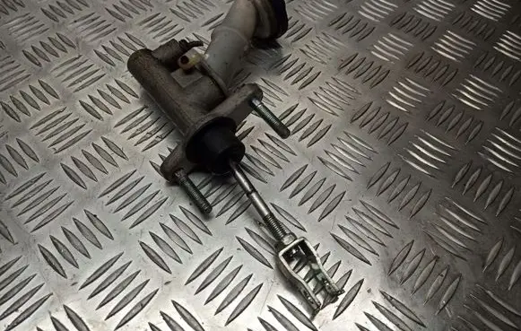 Toyota Starlet (P90) V Clutch release bearing slave cylinder 