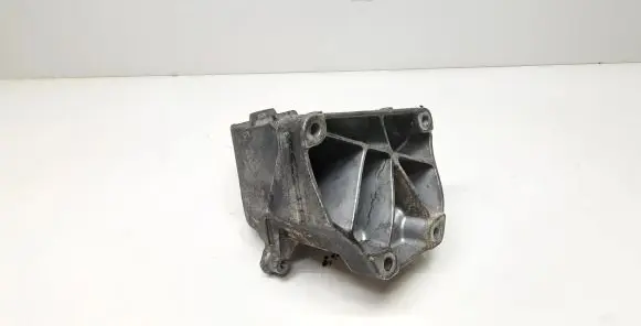 Mercedes-Benz E W212 Engine mounting bracket A6512230004