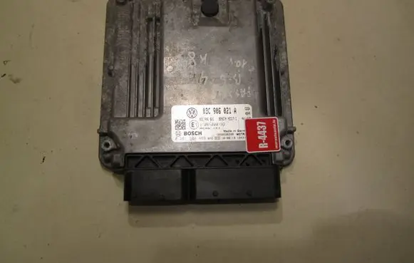 Volkswagen PASSAT B6 Engine control unit/module 03C906021A 0261S04469 10R00019