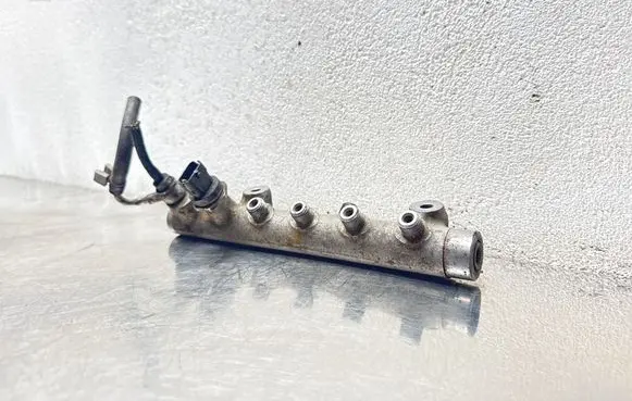 Opel Astra H Fuel main line pipe 0445214194
