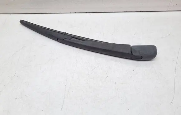 Toyota RAV 4 (XA20) Rear wiper blade arm