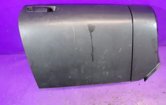 Mazda 3 I Glove box