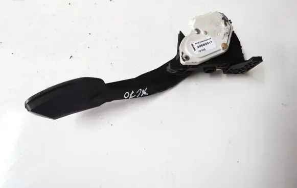 Volvo XC70 Accelerator throttle pedal 30683517