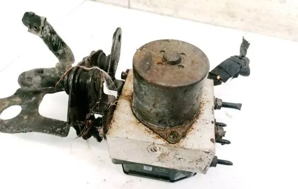 Volkswagen PASSAT B7 ABS Pump 3AA614109BM 18808701-A