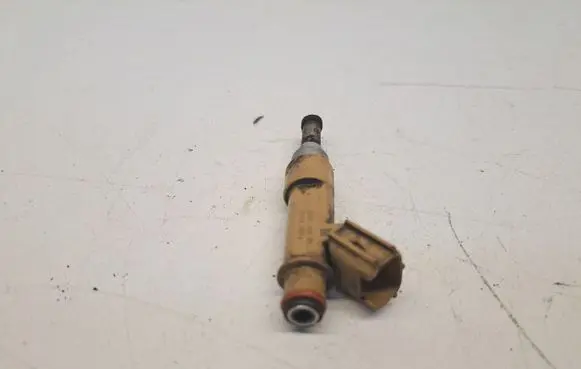 Toyota Prius (XW30) Fuel injector 2325037010