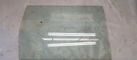 Nissan X-Trail T30 Rear door window glass