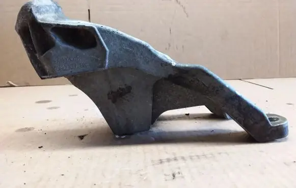 Audi A4 S4 B8 8K Engine mounting bracket 8K0199307BK