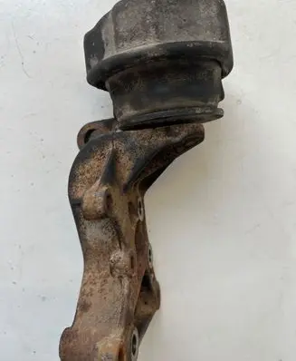 Volkswagen Transporter - Caravelle T4 Engine mount bracket 742542S1