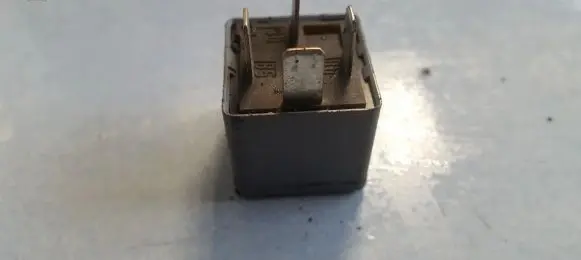 Volkswagen PASSAT B5.5 Other relay 8D0951253A
