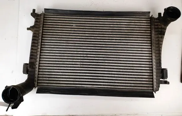 Volkswagen PASSAT B6 Intercooler radiator 3C0145803G