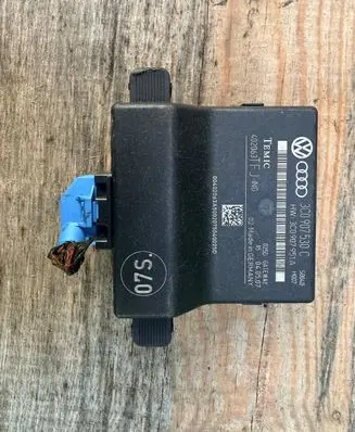 Audi A4 S4 B6 8E 8H Gateway control module 3C0907530C