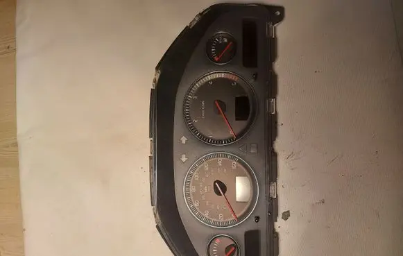 Volvo XC90 Speedometer (instrument cluster) 30682286