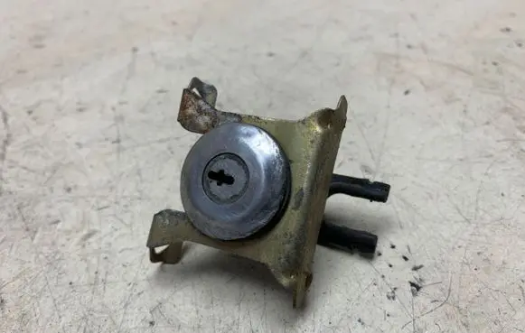 Citroen C4 I Picasso Coupe door lock (next to the handle) 