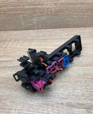 Volkswagen PASSAT B6 Fuse module 1K1937503