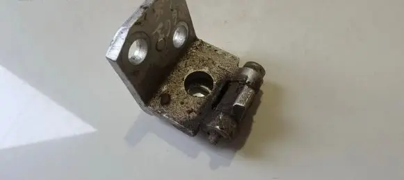 Citroen Xsara Picasso Rear door lower hinge