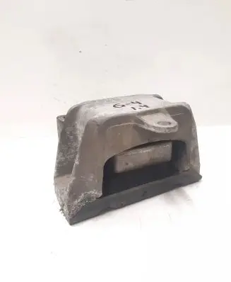 Engine mount bracket