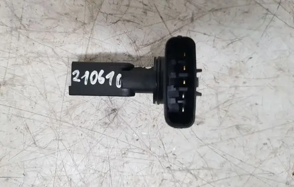 Toyota Avensis T250 Mass air flow meter 2220427010