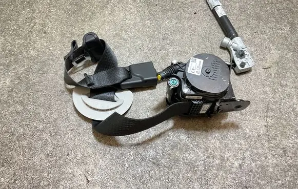 Tesla Model 3 Front seatbelt 1105821C1H CZ721308R13148