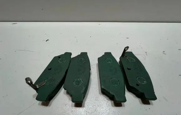 Mitsubishi Carisma Brake pads (rear) MR389569