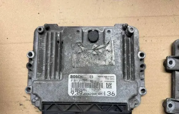 Alfa Romeo 159 Engine control unit/module ECU 51892681 0281017783